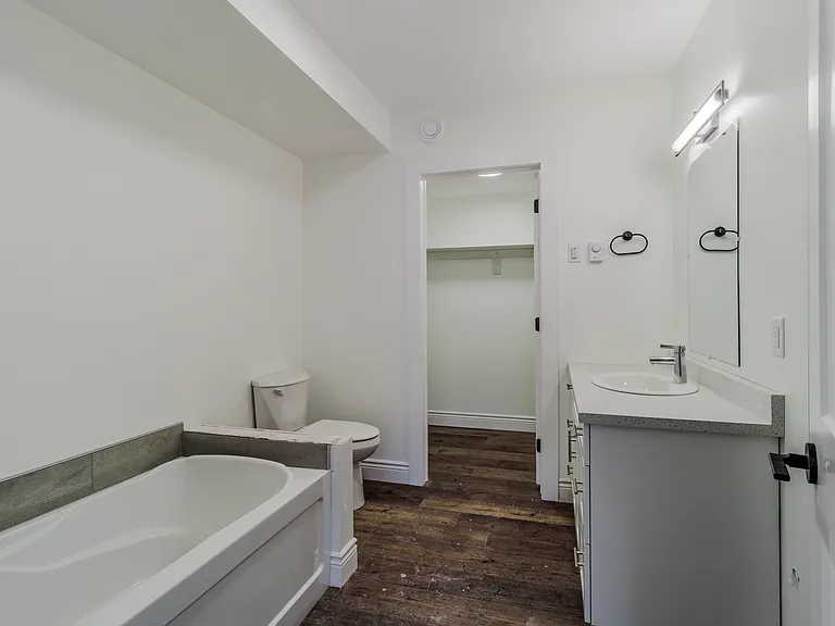 975 Brookside Dr — Photo 4