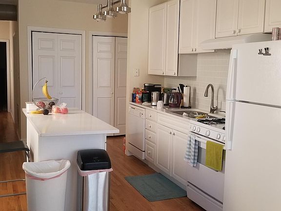 4th image of 1227 N Honore St #1
