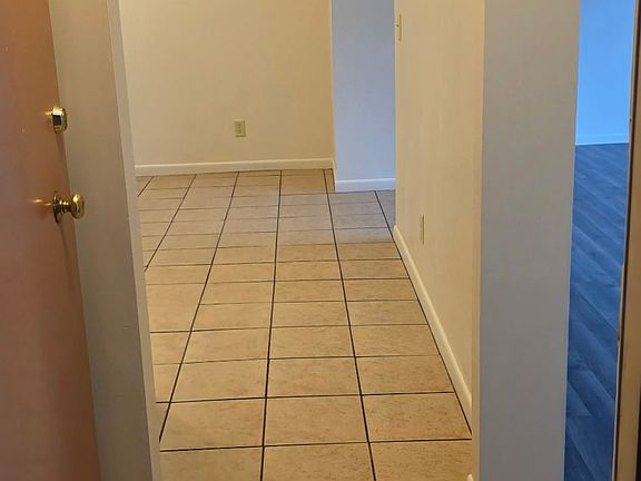 3rd image of 3141 Davenport Ave #8