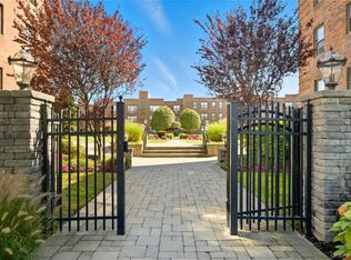 1 Jefferson Avenue #D2, Rockville Centre, NY 11570