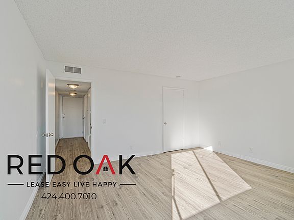 3rd image of 1522 N Formosa Ave #205
