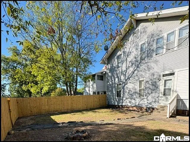 3 bed, 2.0 bath, 1350 sqft, $925 — Photo 2