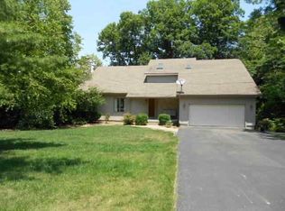 2262 E Whipperwill Dr, Clinton, IN 47842