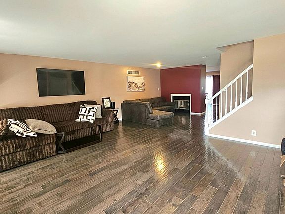 3rd image of 2303 Grant Ct
