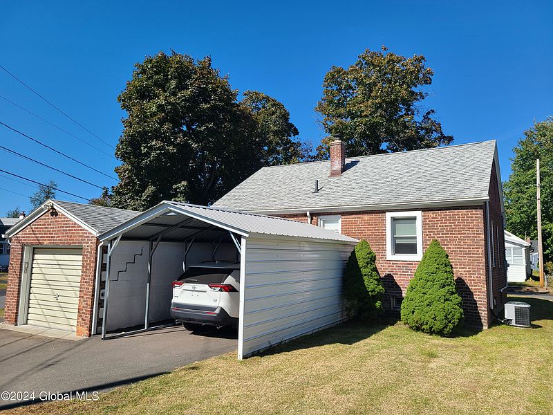 4th image of 36 Elmhurst Avenue