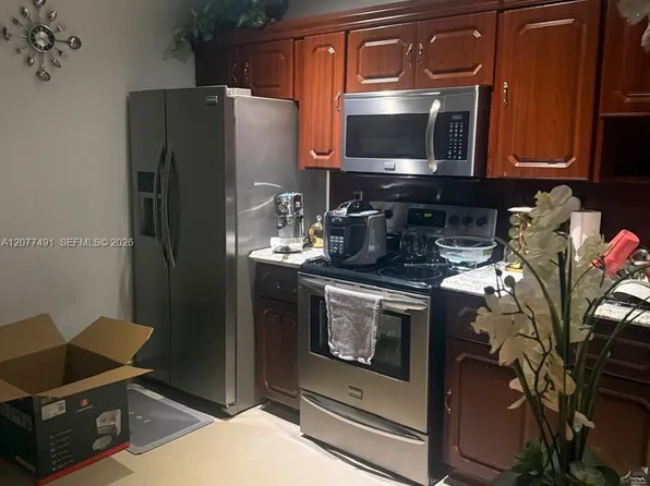 275 W 68th St APT 103, Hialeah, FL 33014
