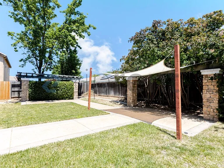 5609 Freestone Dr — Photo 36