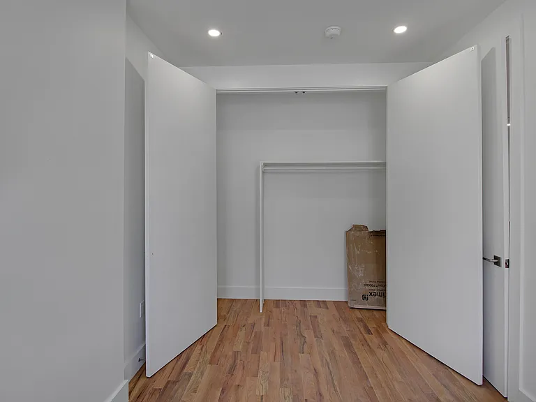 1387 Madison St #1R — Photo 6