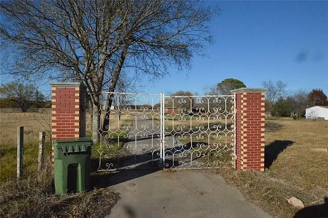 3 bed, 2010 sqft, $2,500 — Photo 1