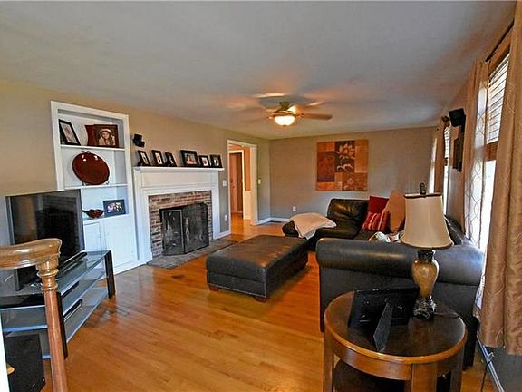 5th image of 9 Fairbanks Ave