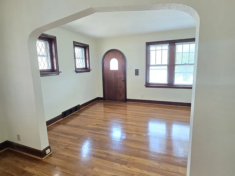 3529 Lawn Ave #3529 — Photo 2