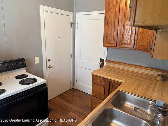 4th image of 619 Lathrop St
