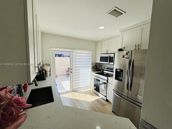 4th image of 12853 SW 64th Ln