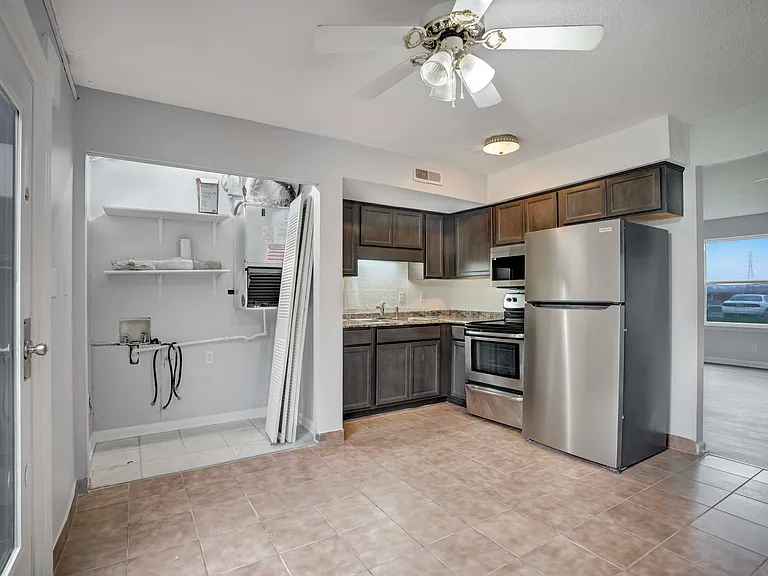 1108 Pembroke Oak Grove Rd #19 — Photo 8