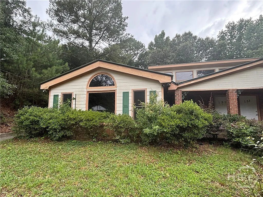 4 bed, 3.0 bath, 1953 sqft, $1,900 — Photo 1