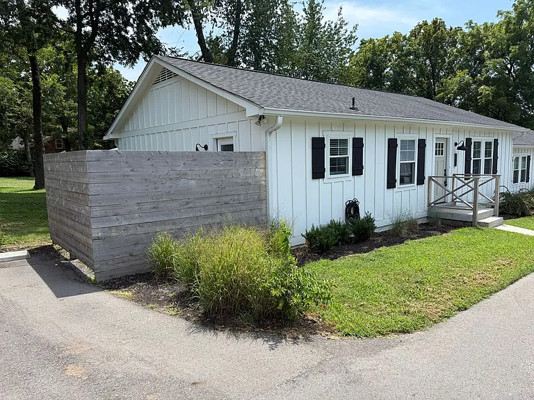 2128 Sharondale Dr #F — Photo 2
