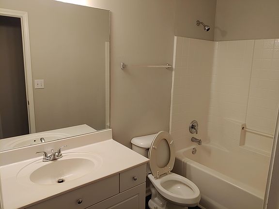 5th image of 1422 Fountain View Dr