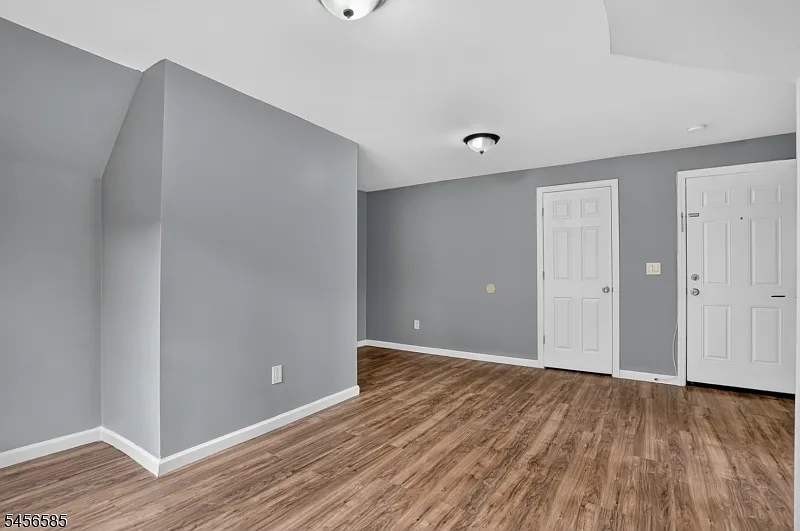 1 bed, 1.0 bath, $1,800 — Photo 3