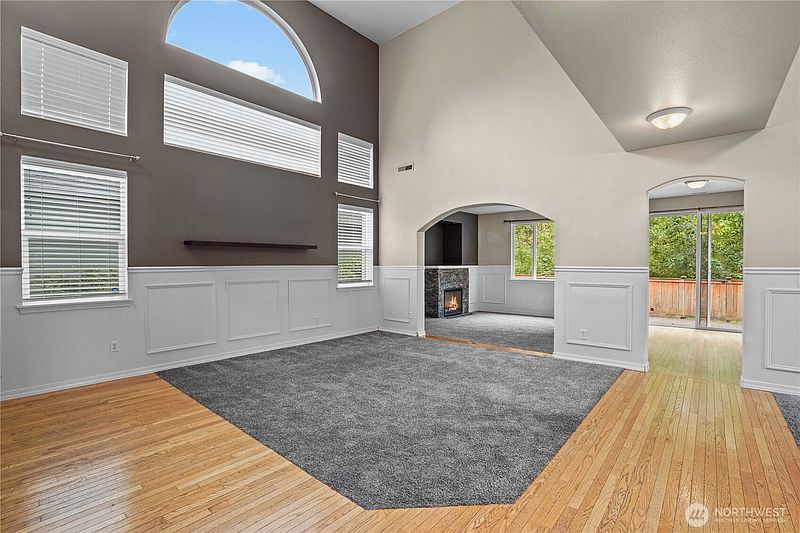 4th image of 8806 177th Street E