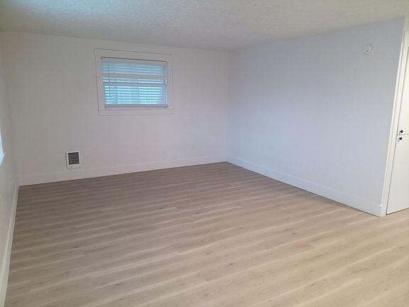 5th image of 412 SE Oar Ave
