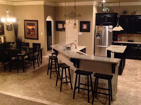 Dinning/Bar easily seats 16