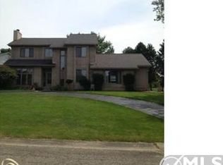 8693 Brazos Ct, White Lake, MI 48386