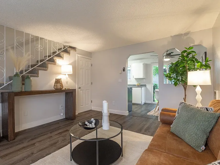 Somerset West Apartments — Photo 17