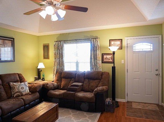 5th image of 839 Kristen Ln