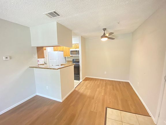 3rd image of 208 Afton Sq Unit 203