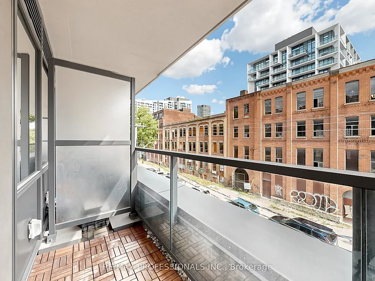 90 Niagara St #311 — Photo 22