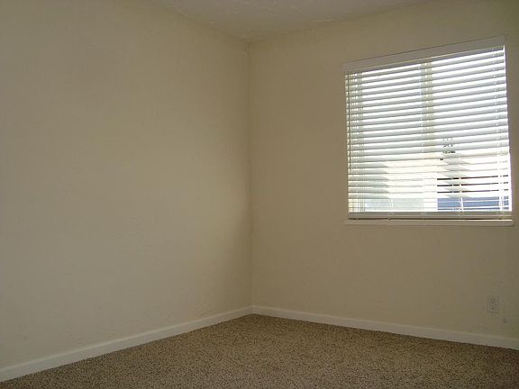 5th image of 402 N Fair Oaks Ave APT 9