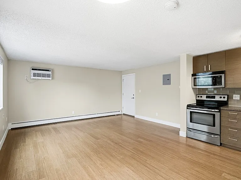1202 Logan — Photo 16