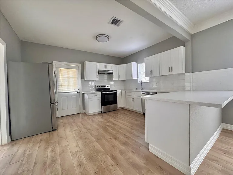 4106 Robertson St — Photo 7