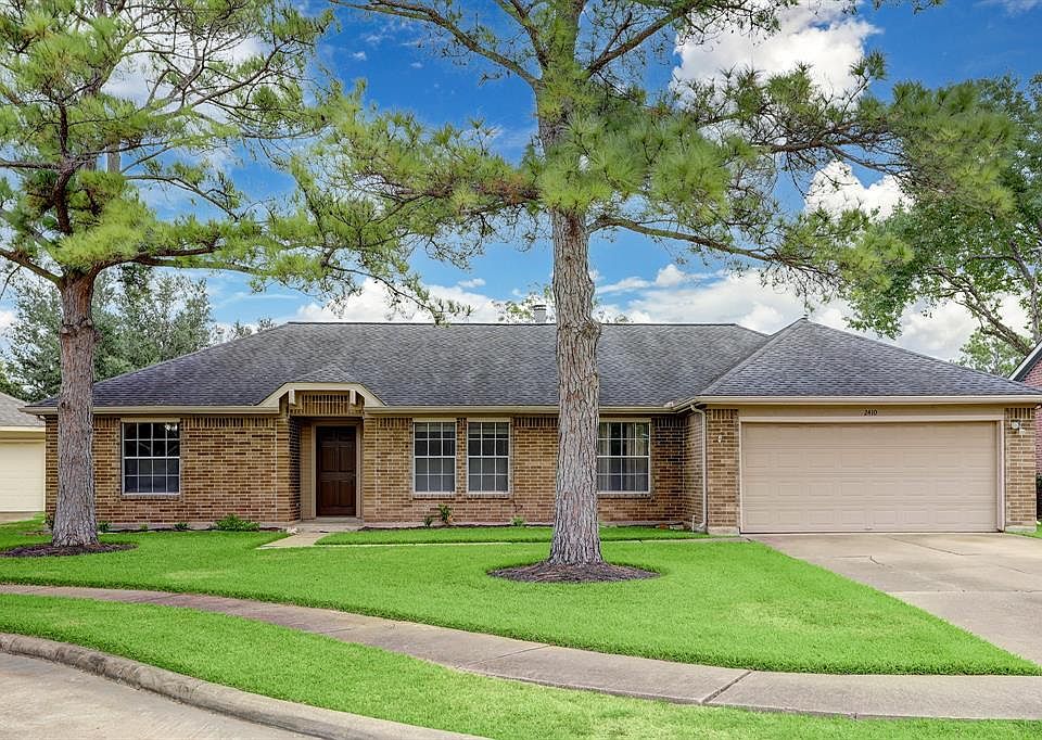 2410 Featherton Ct. Pretty as a picture!
