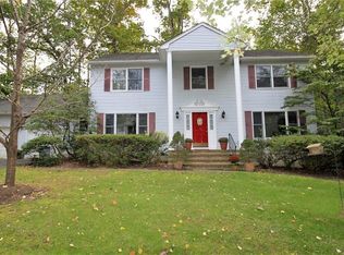 8 Rustic Dr, North Brunswick, NJ 08902