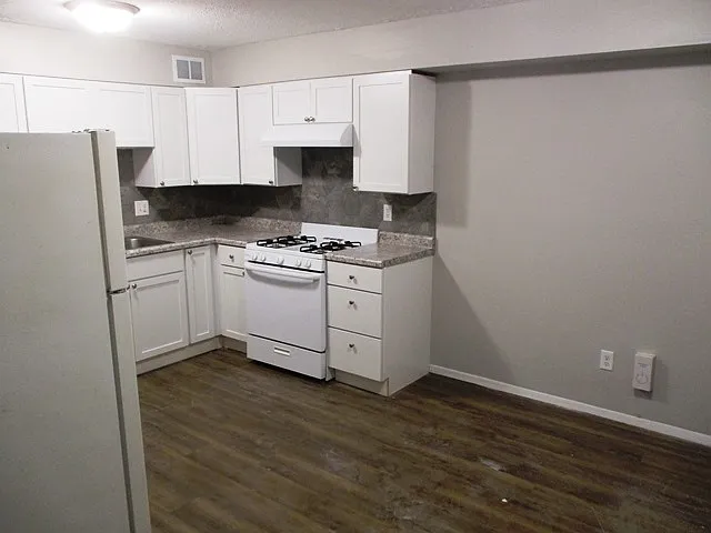 Building Photo - 2204 Rainbow Ave