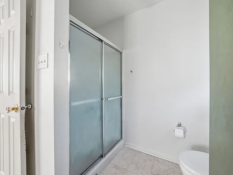 327 Allens Ln — Photo 23
