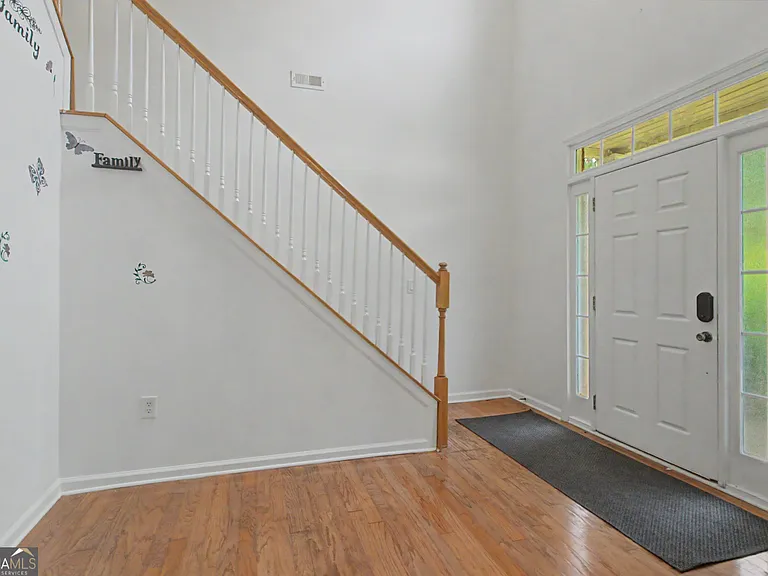 255 Squire Ln — Photo 10