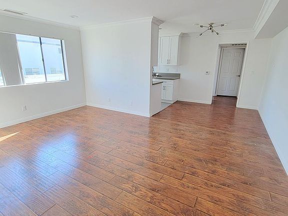 5th image of 14423 Tiara St Unit 7-10