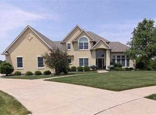 2916 E 45th Ct, Davenport, IA 52807