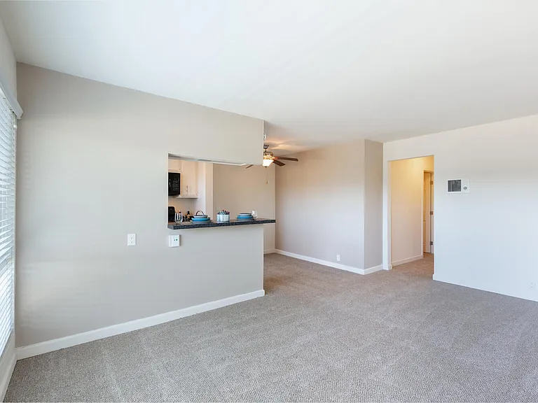 Elan Pacific Lofts — Photo 6
