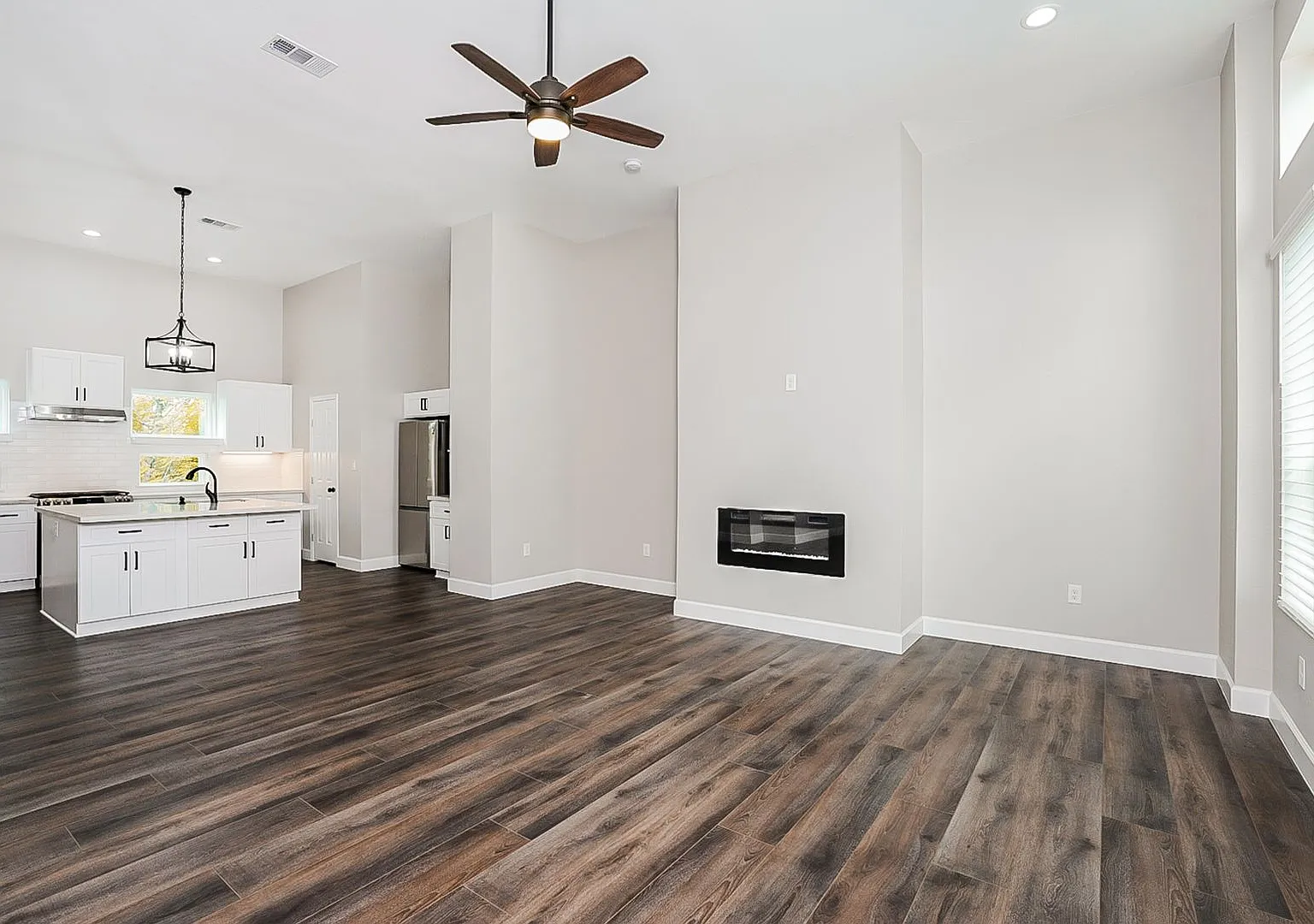 3 Bedroom Single Family in Houston — Photo 2