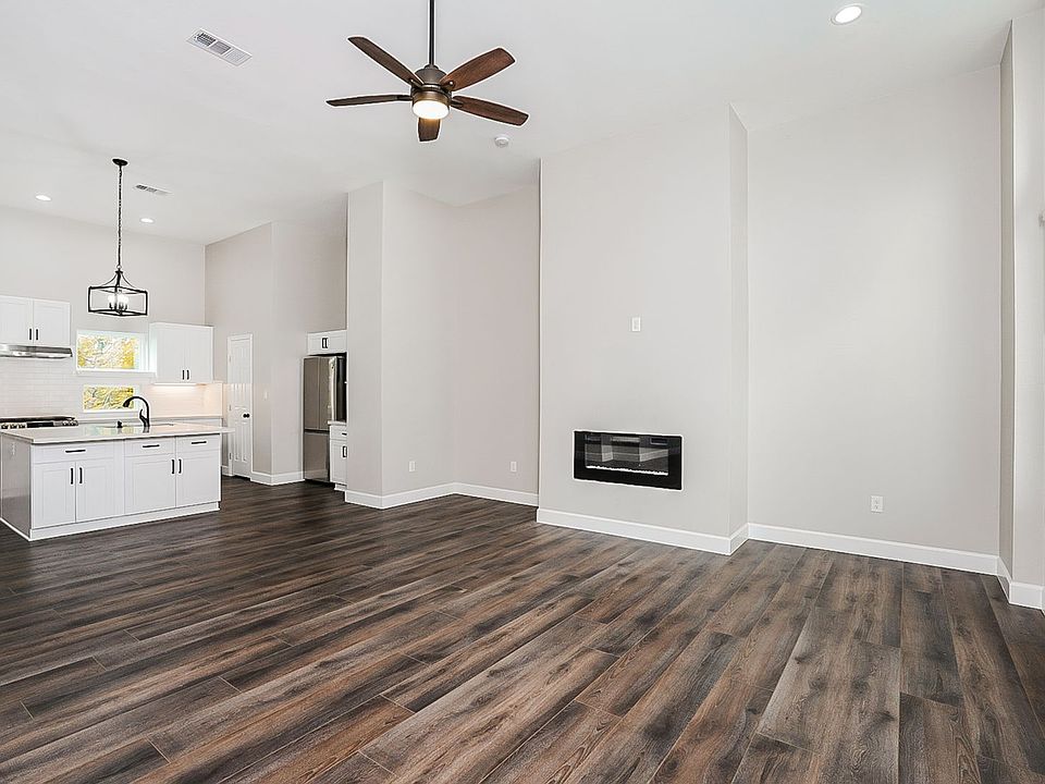 1st image of 2118 Oatfield Dr