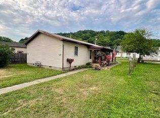 626 Poplar St #B, Nelsonville, OH 45764
