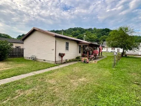 626 Poplar St #B, Nelsonville, OH 45764