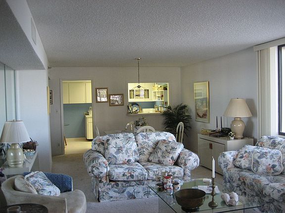 Living area with bonus window