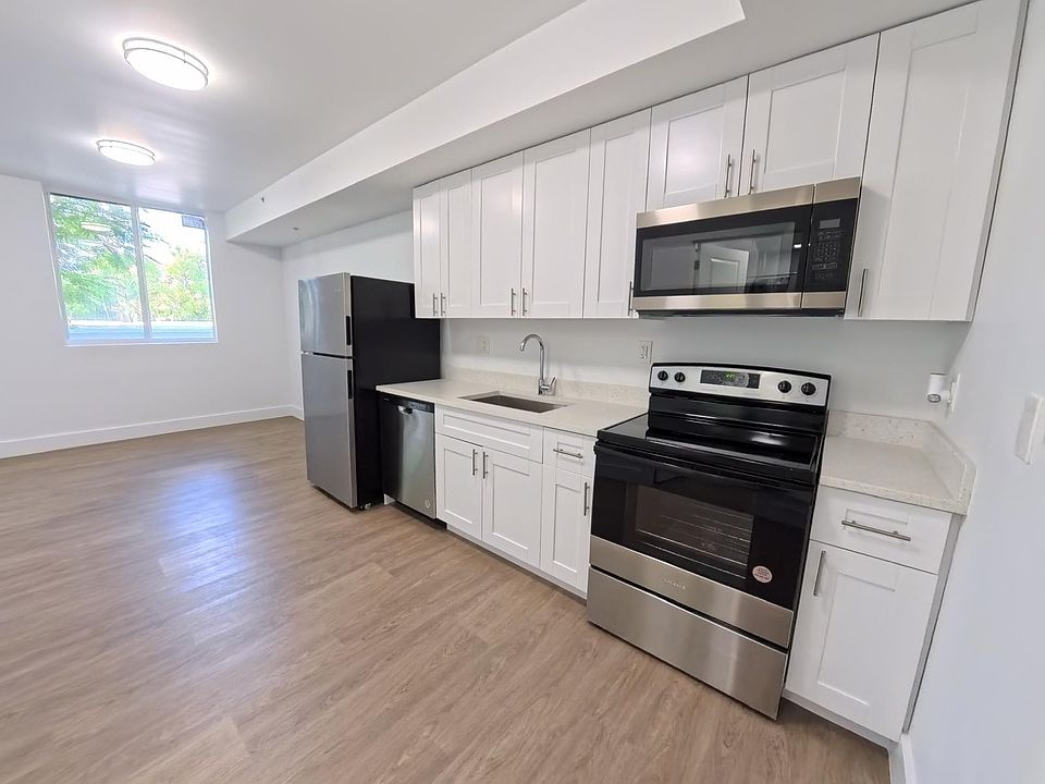 1st image of 1620 NW 18th St #302