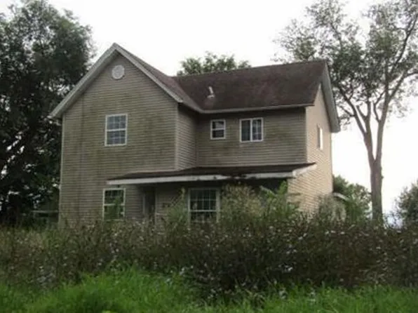 304 W Vine St, Piper City, IL 60959