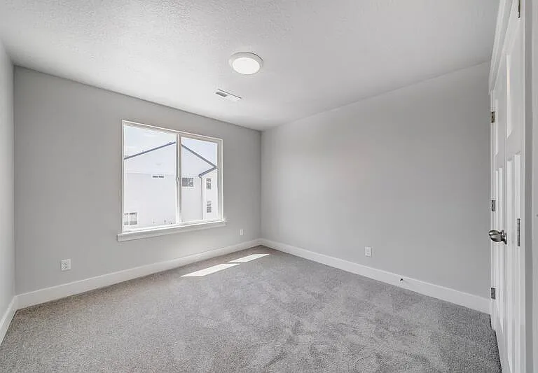 1487 N 3830 W #NEXT TO BATHROOM — Photo 20
