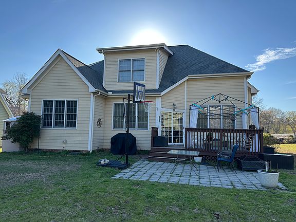 3rd image of 1525 Heritage Garden St